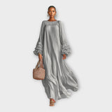 Αέρινο μακρύ φόρεμα με κομψές λεπτομέρειες