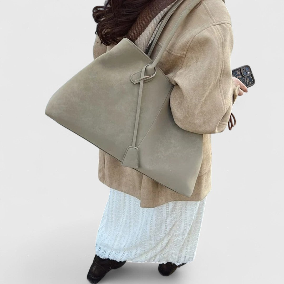 Ναυσικά - Maxi τσάντα με εκλεπτυσμένο design και ευρύχωρη χωρητικότητα